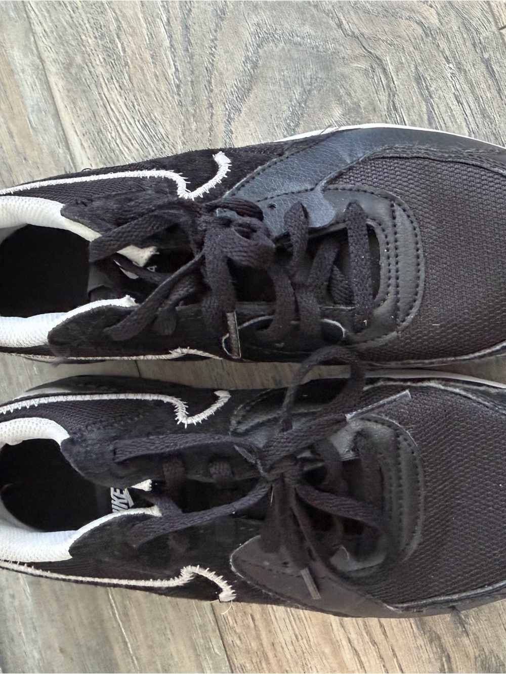 Nike Kids' Black and White Athletic Sneakers size 4Y - Picture 5 of 8
